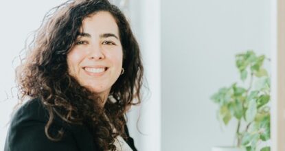 assistante technique et administrative gerant le suivi de chantier et les acomptes d une entreprise du batiment
